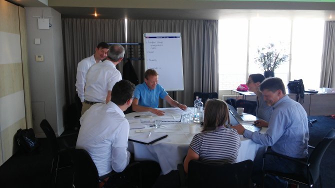 In a well-attended workshop in IJmuiden, on the 19th and 20th of June, with over 20 participants, the  first results of the SOMOS project were presented to external experts and representatives of organisations interested in safety aspects of multi-use offshore, such as the Alfred Wegener Institute (AWI, Bremerhaven), Allseas, Chris Westra Consulting, Lloyd’s Register Group, the Maritime Institute (Gdansk), NoordzeeBoerderij,  Rijkswaterstaat, Shell/NoordzeeWind.  