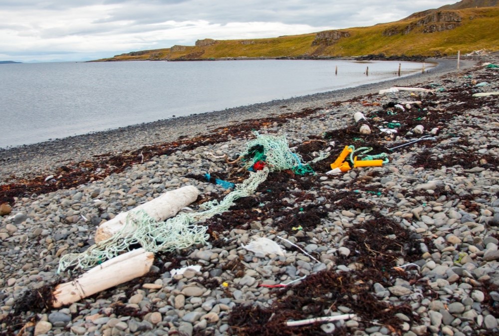 Fishing net litter on beaches: what can be done to prevent this? - WUR