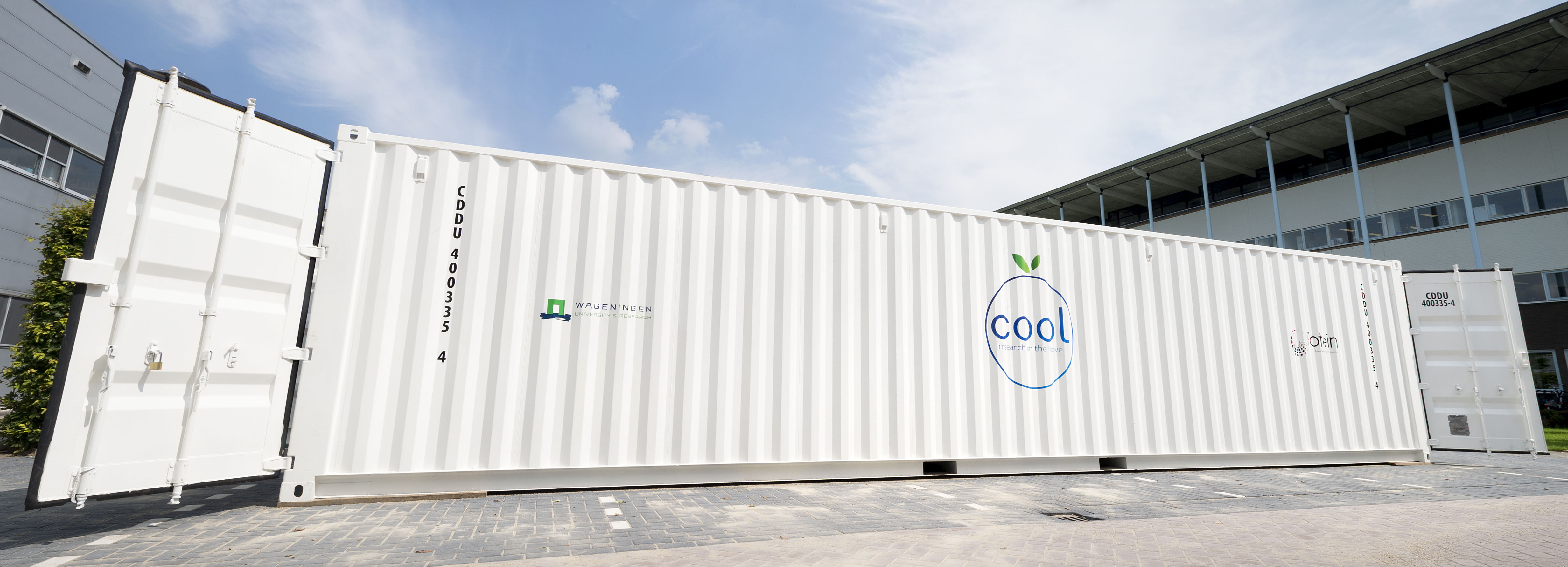 Cool - Research on the Move, a mobile research facility full of high-tech apparatus