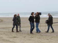 De filmploeg op het strand van Texel (© Suze Kühn)