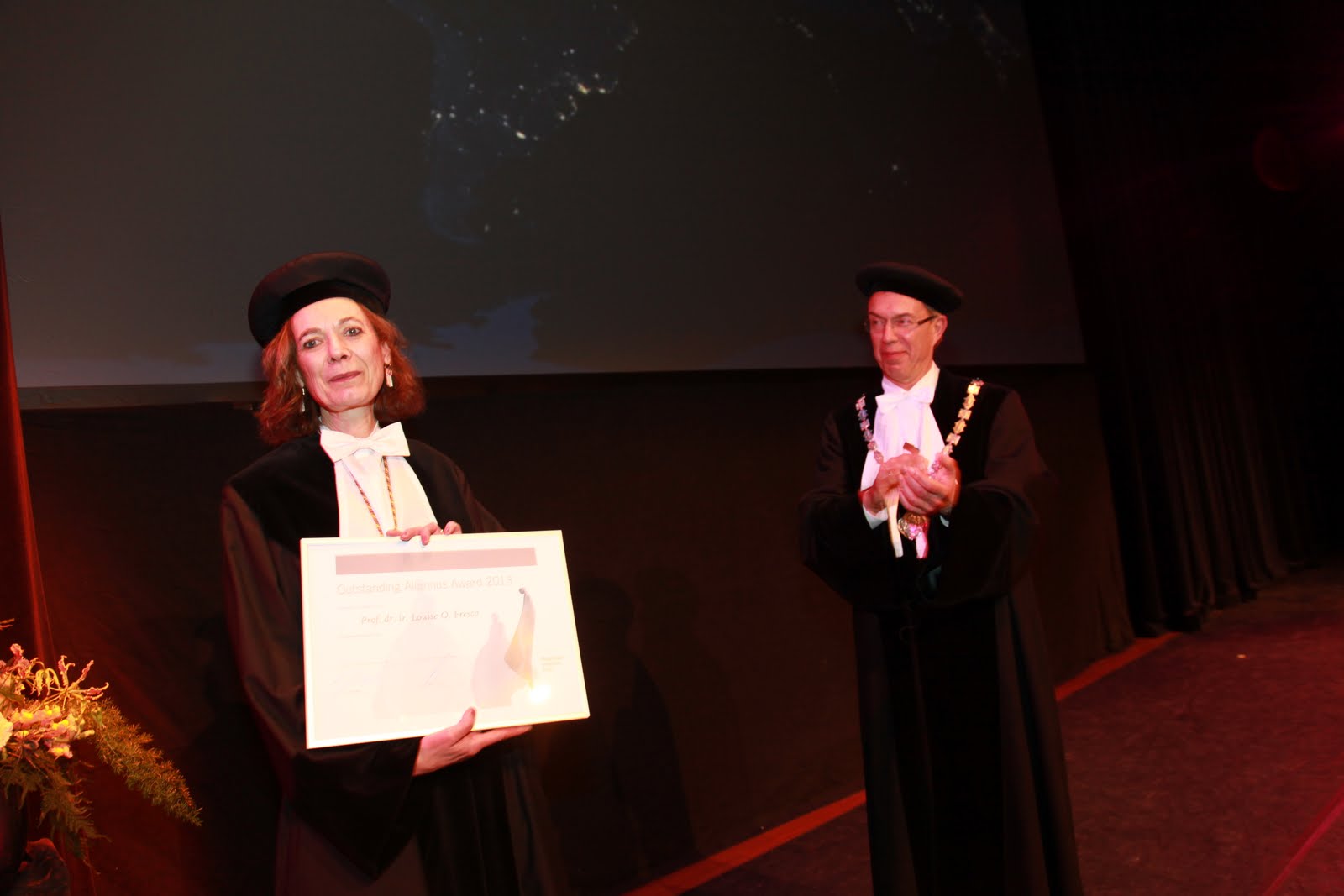 Prof.dr.ir. Louise O. Fresco ontvangt de Alumnus Award 