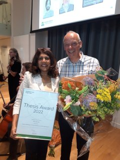 Prof.dr. Aarti Gupta and Max's father at the Thesis award ceremony
