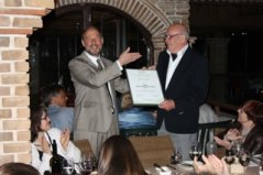 M.Vroom receives Achievement Award