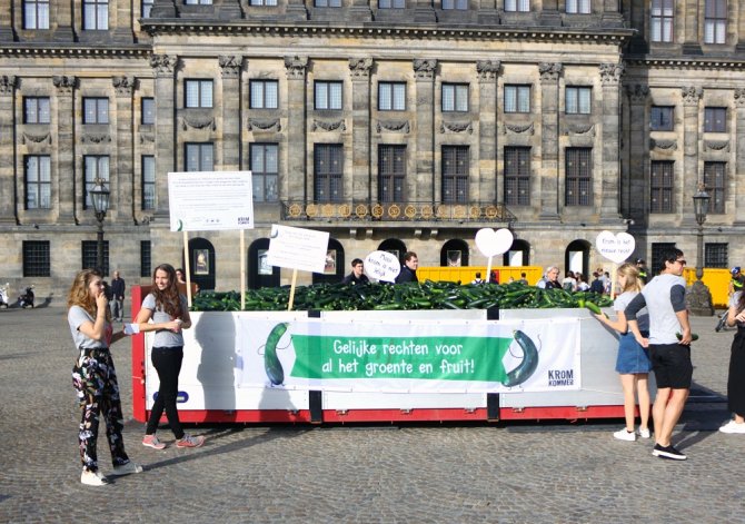 Guerrilla marketing event by Kromkommer on Dam Square in Amsterdam, 19 September 2018. Photo: Judith Tielemans.