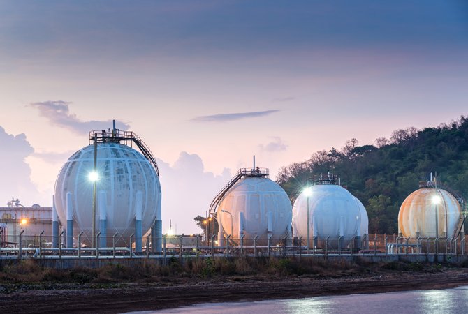 These storage tanks contain natural gas, currently still an important source of energy and CO2 for greenhouse horticulture. However, since natural gas is a finite resource, alternatives must be found.