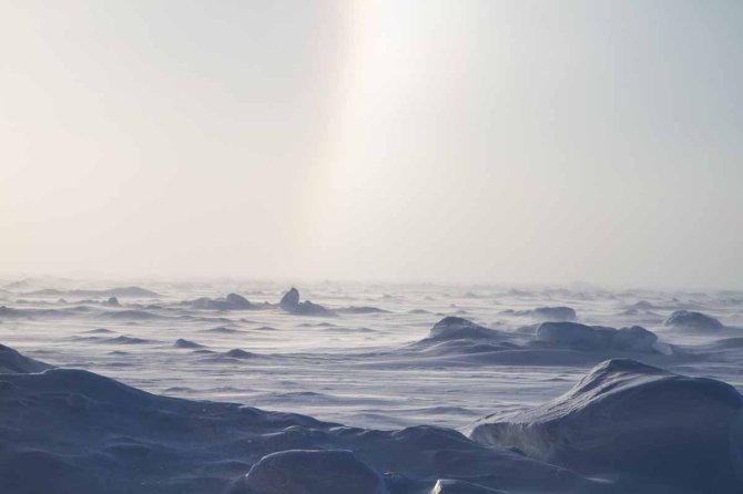 The halo’s have a rainbow colour pattern ending in the sea ice.