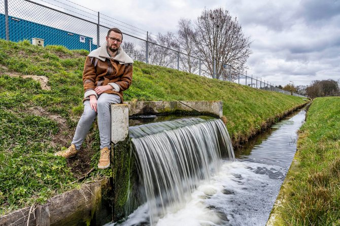 Thomas Wagner at a discharge point of treated water from a wastewater treatment plant