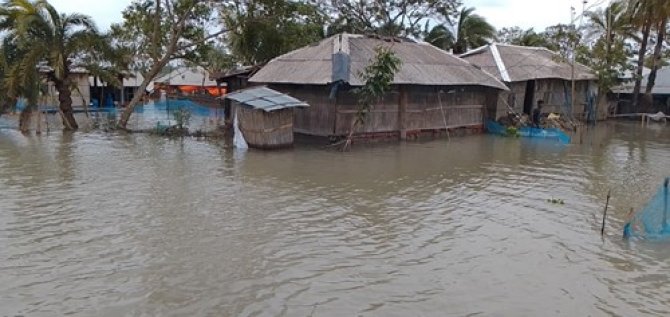 A flooded village due to cyclonic Amphan in Satkhira (Photo- Mohan Kumar Mondal)