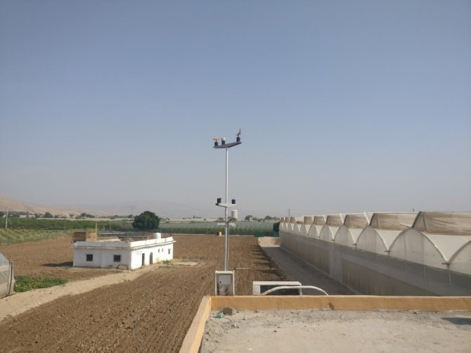 Figuur 2. Greenhouse system in Deir Alla, Jordan.